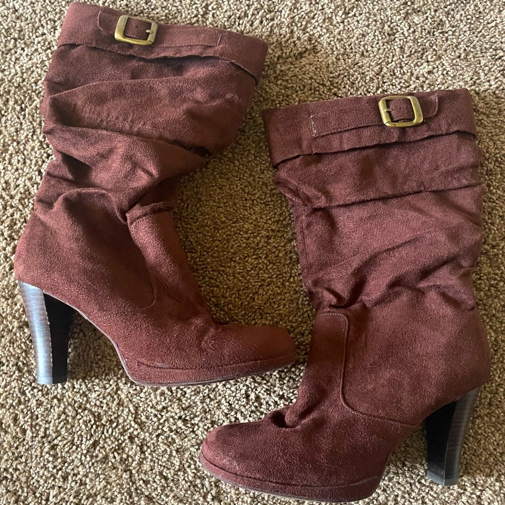 SOHO BY SKECHERS SUEDE BOOTS
